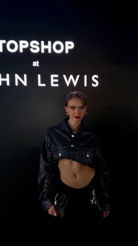 Instagram post by @paris.artiste for Topshop. Caption reads: [...] this shiz uuuppp!! Full 360 moment w//....