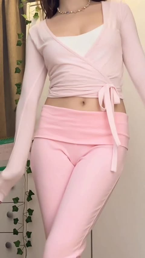 Instagram post by @frogletsoutfits for Edikted. Caption reads: spring haul from @edikted 🎀 everything fit so....