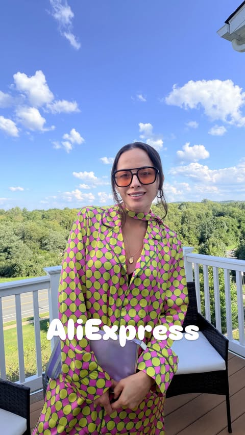 Instagram post by @merhabaamericaa for AliExpress. Caption reads: [...] my link or enter search code on AliExpress....