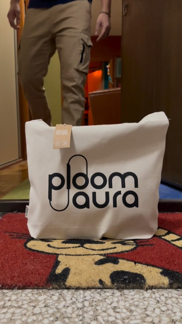 Instagram post by @trojpec for Ploom. Caption reads: Zakoračite u novu Ploom dimenziju #ploomAURA....