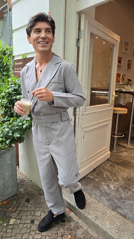 Instagram post by @strohmeyer.daniel for Incerunmen. Caption reads: [...] Sunday.

What’s yours? 👇

👔 Outfit:....