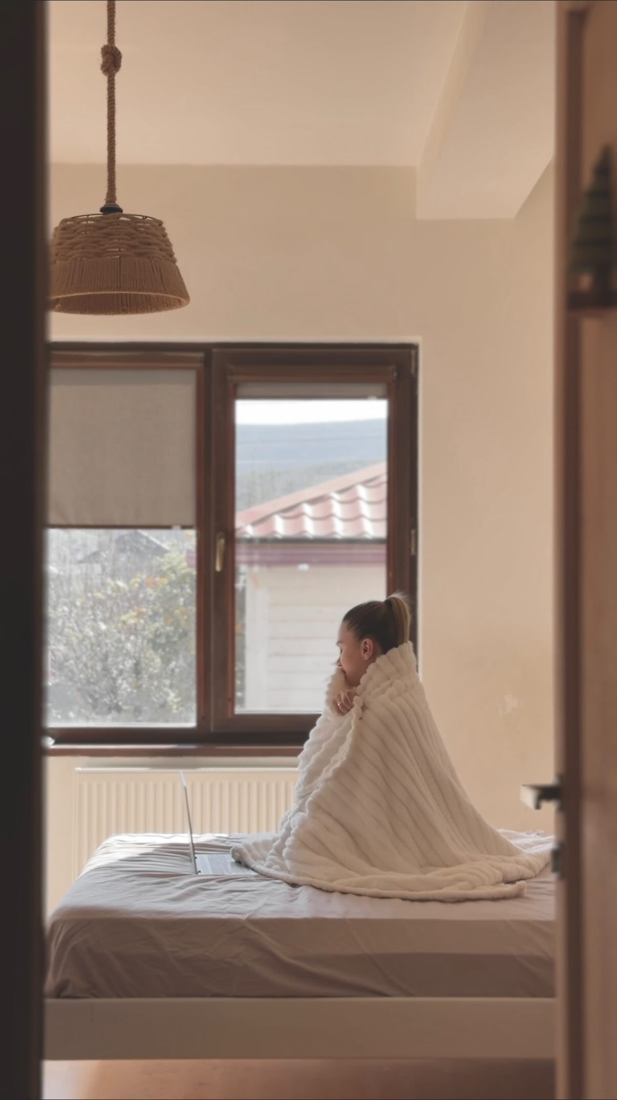 Instagram post by @parv_stylee for Bedsure Home. Caption reads: There’s cozy… and then there’s GentleSoft®️ cozy🫶....