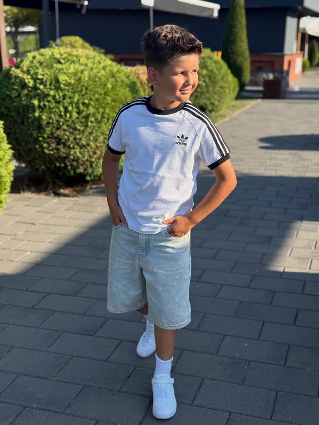 Instagram post by @ervini.style for Kids Brand Store. Caption reads: AD/ T-shirt @kidsbrandstore #summer #summertime....