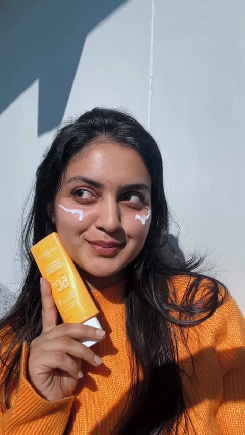 Instagram post by @_sr.ishti for Houseofcreasip. Caption reads: [...] always ✨ @dotandkey.skincare @houseofcreasip....