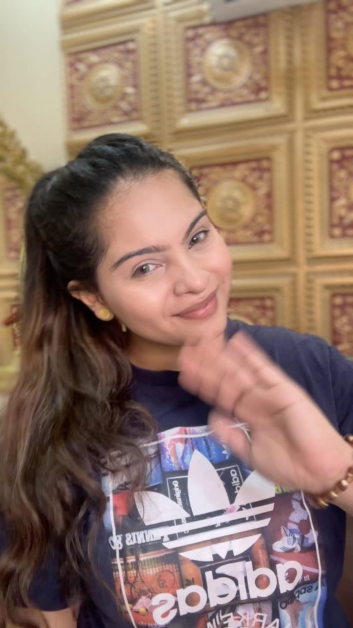 Instagram post by @rakhibajaj_makeover for Coloressence. Caption reads: #ad 
Amazing makeup products from....