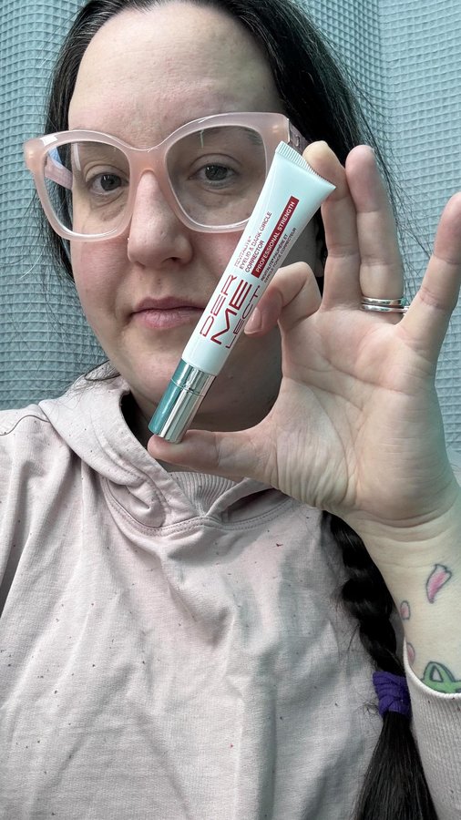 Instagram post by @staceykashkash for Dermelect. Caption reads: @dermelect @fromthelobby 

REVITALITE
~Eyelid &....