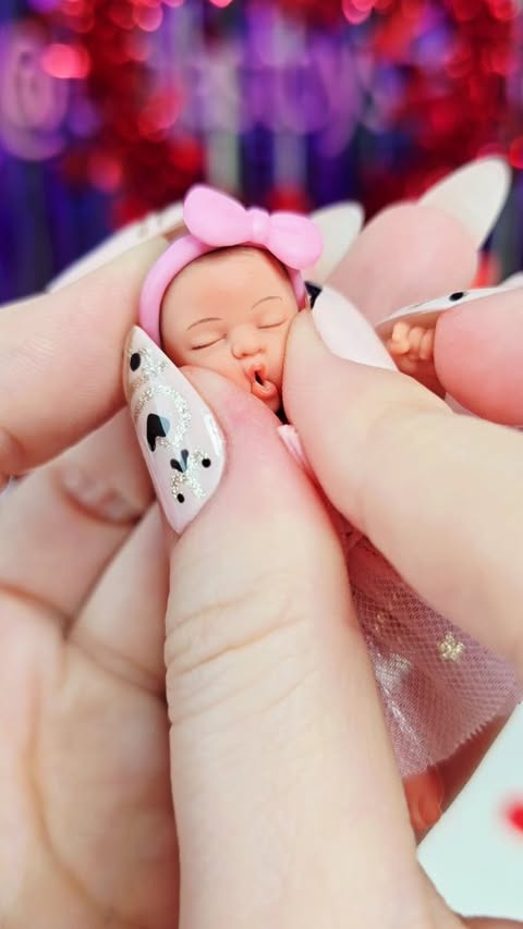 Instagram post by @tanjastoysreview for ZURU Toys. Caption reads: [AD]❤️Happy Valentine's Day❤️ Unboxing My Mini....