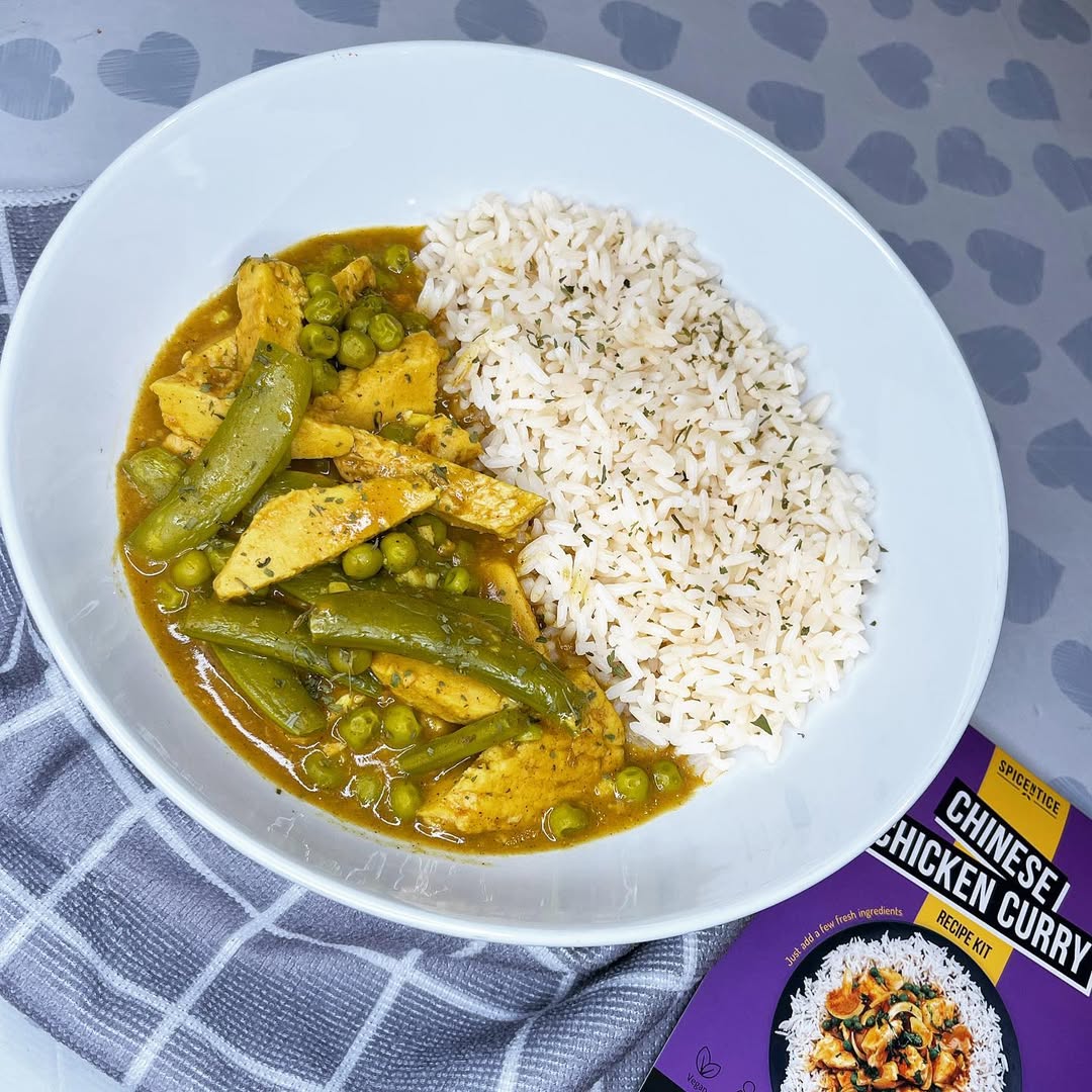 Instagram post by @bryony_slimmingveggie for Spicentice. Caption reads: • ℂ𝕙𝕚𝕟𝕖𝕤𝕖 ‘𝕔𝕙𝕚𝕔𝕜𝕖𝕟’ 𝕔𝕦𝕣𝕣𝕪....
