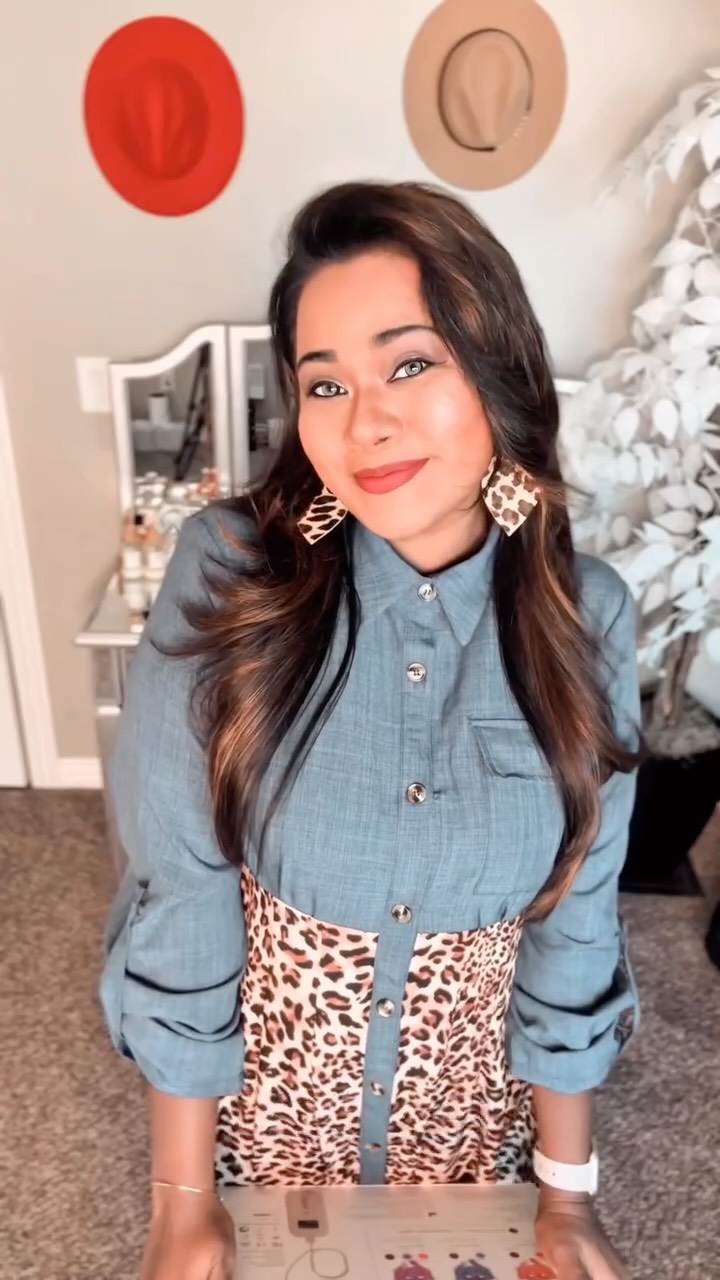 Instagram post by @fashionmejen for RENPHO. Caption reads: ✨Holiday season = glow season!✨

Skip the spa —....