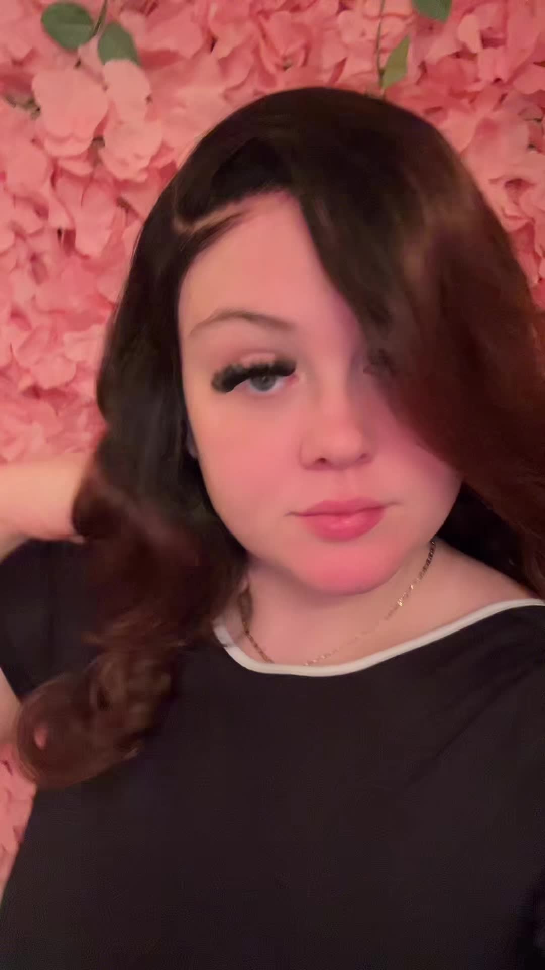 TikTok post by @kaylakellyy0 for Pizazz Hair. Caption reads: @Pizazz Hair Shop @Pizazzhairstore #humanhair....