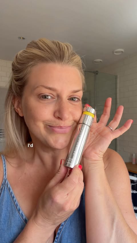 Instagram post by @annawilliamsonofficial for Trinny London. Caption reads: [...] I get whenever I wear the @trinnylondon....