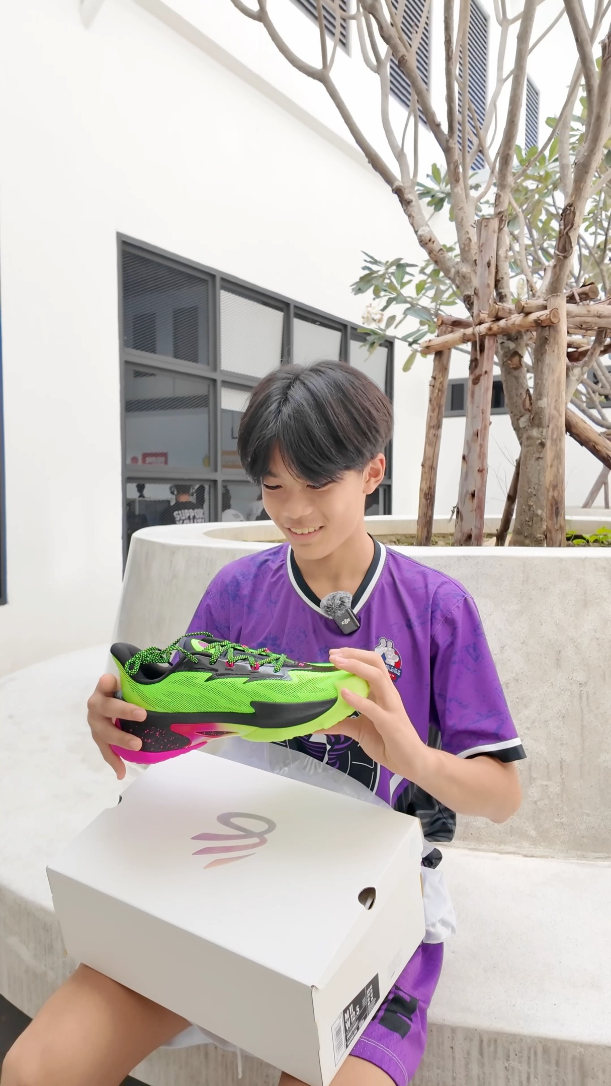 Instagram post by @yblthailand for Under Armour. Caption reads: Unboxing Curry Series 7 New color "Aurora"💚🩷....