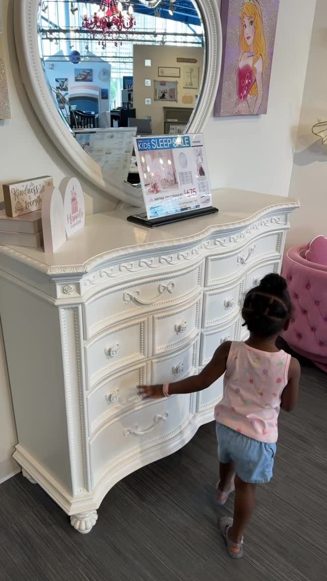 Instagram post by @lashaemomof4 for Rooms To Go. Caption reads: I like this white bed set so bad but I could just....