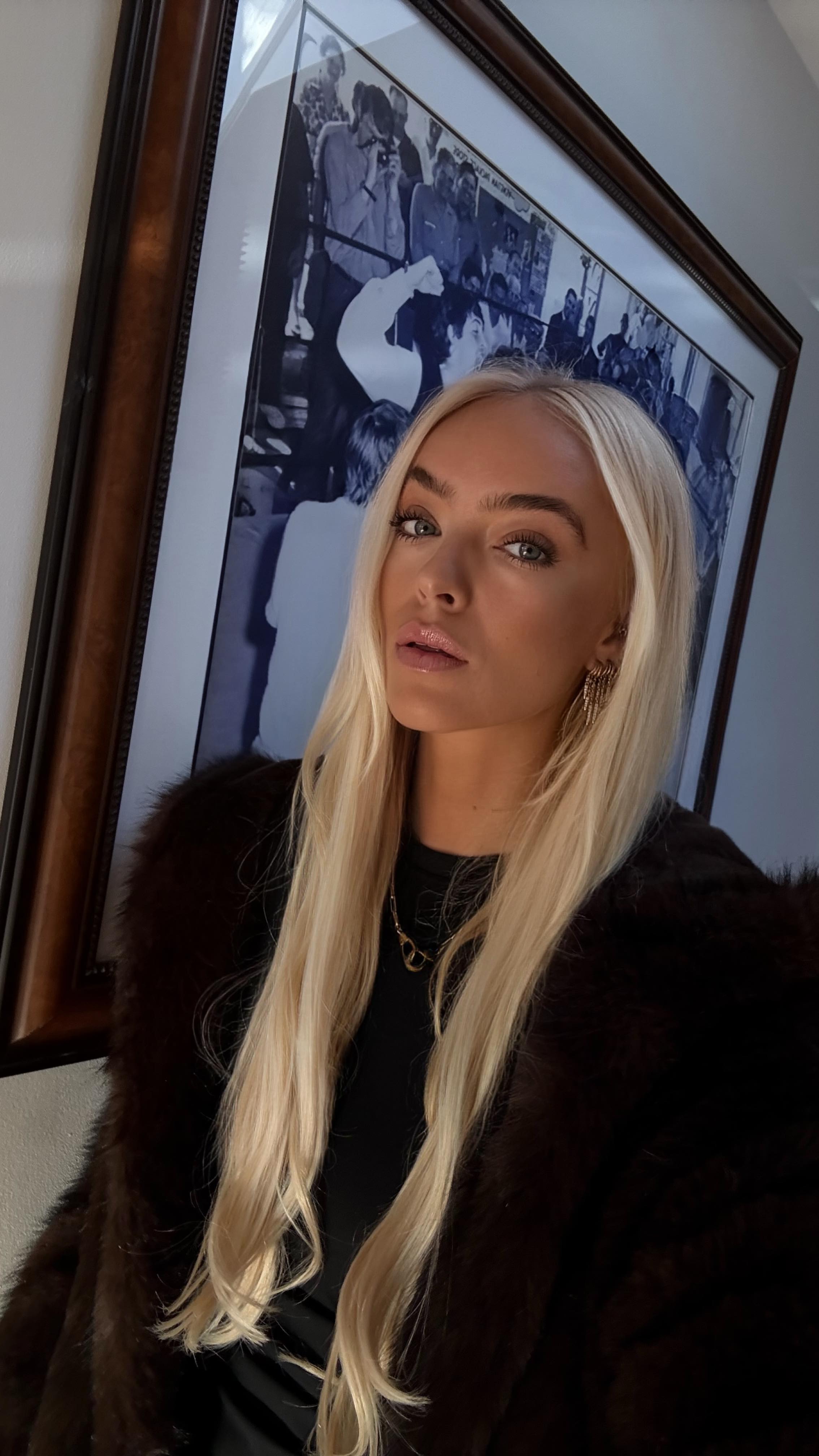 Instagram post by @elys_hutchinson for Cliphair. Caption reads: [...] easy & quick 😲

Product details - 20”....