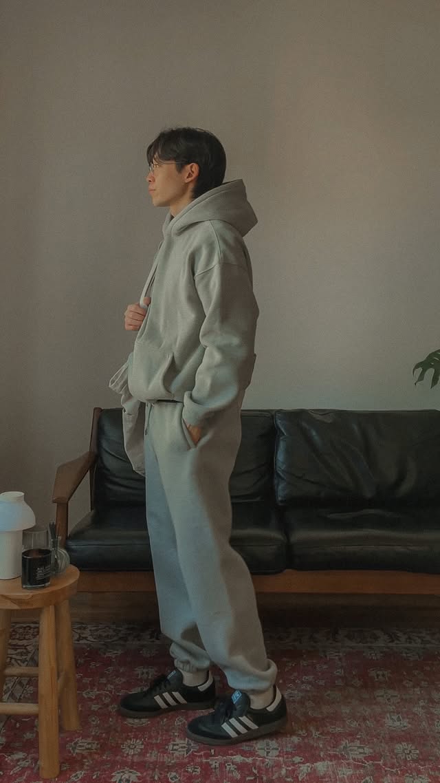 Instagram post by @leeyjohn_ for DRMERS CLUB. Caption reads: [...] today with the coziest basic set from....