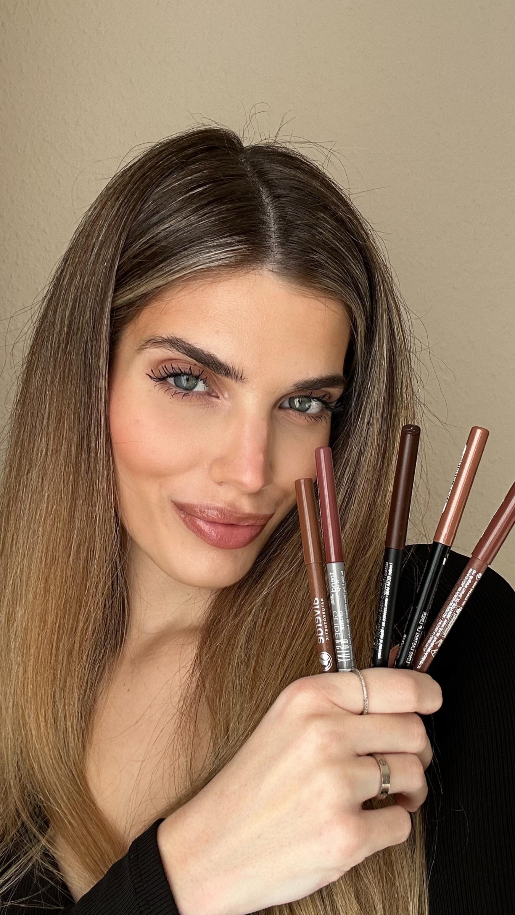 Instagram post by @desolima for Manhattan. Caption reads: My go to lipliners aus der Drogerie, welchen....