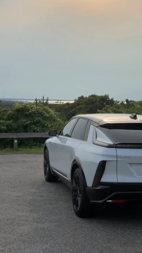 Instagram post by @bentaylortech for Cadillac. Caption reads: [...] down my top favorite features of the....