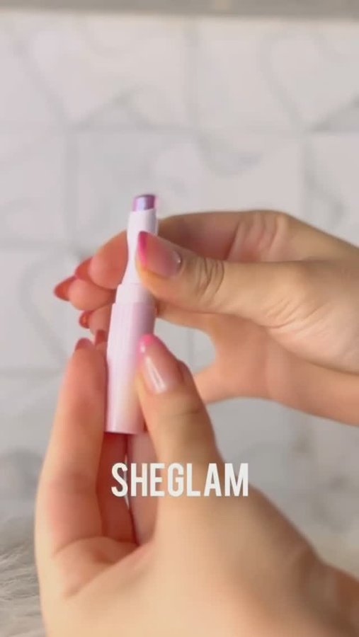 Instagram post by @thaycouuto for SHEGLAM OFFICIAL. Caption reads: @sheglam_official #SHEGLAM
#SHEGLAMJellyStick.
