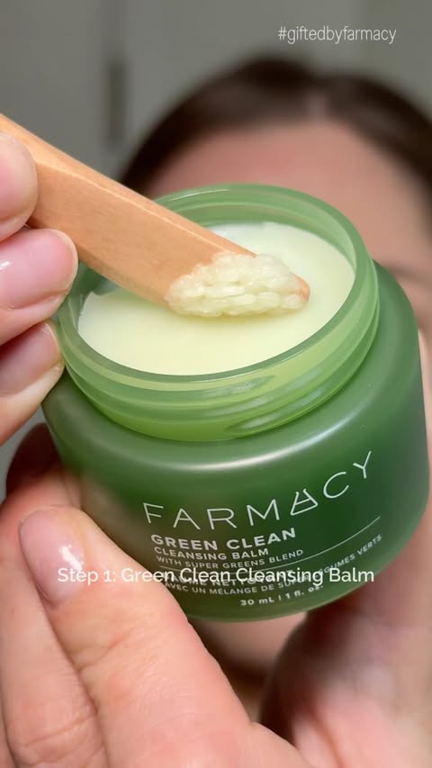 Instagram post by @jaclyn.forero for Farmacy Beauty. Caption reads: [...] what I want. #giftedbyfarmacy @farmacybeauty.