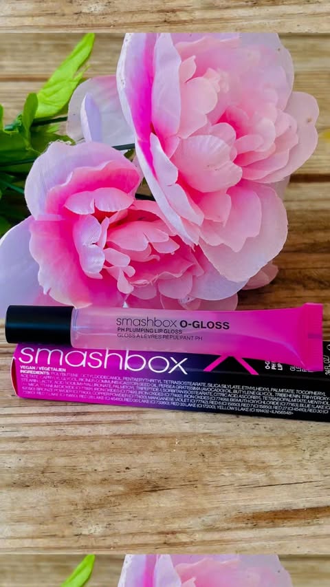 Instagram post by @gray.glam for TOPBOX. Caption reads: [...] purposes thanks to @smashboxcosmetics....