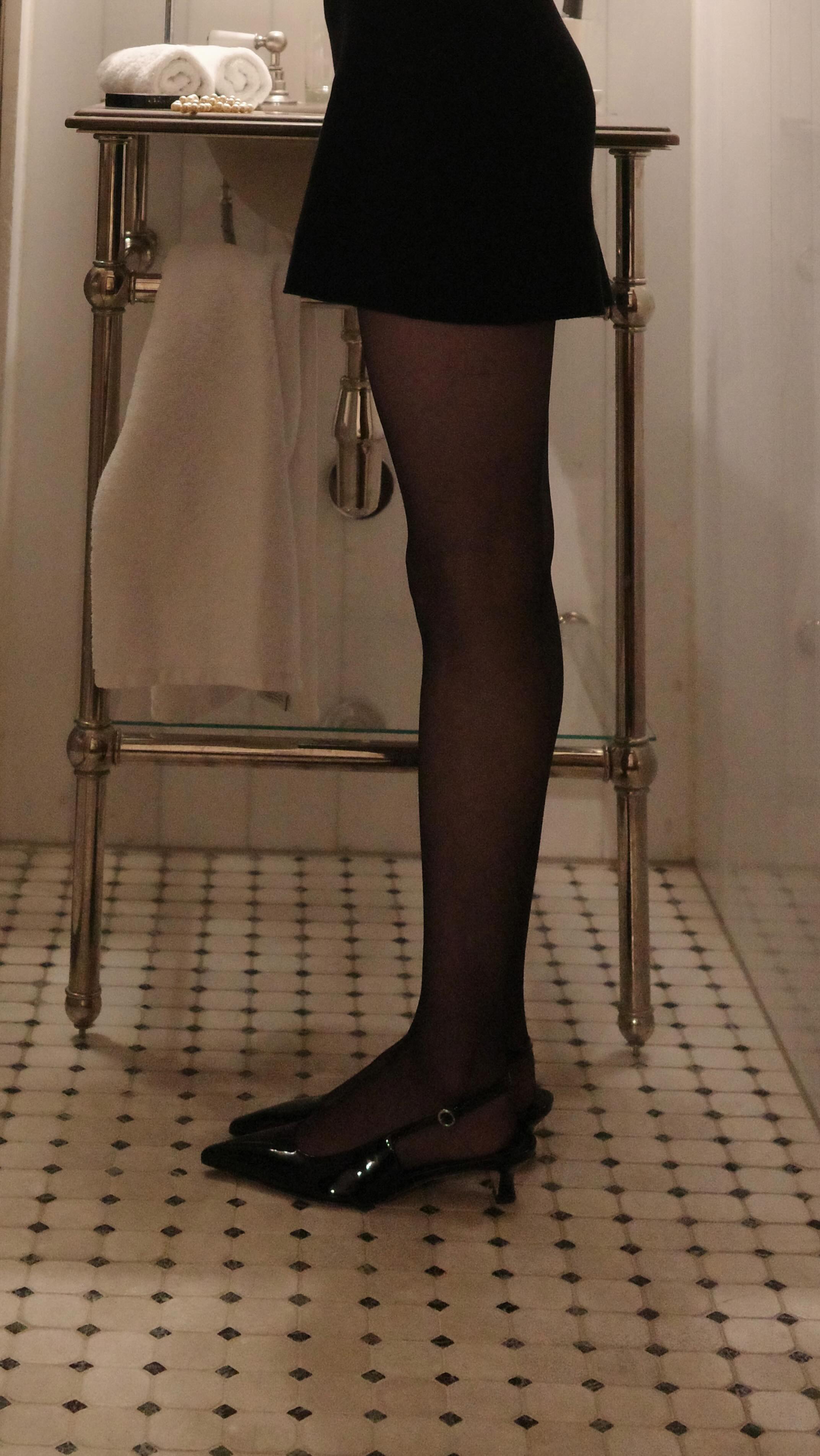 Instagram post by @sophiepirrung for CHANEL. Caption reads: No make up but only red lips 🥀 #redliptheory.