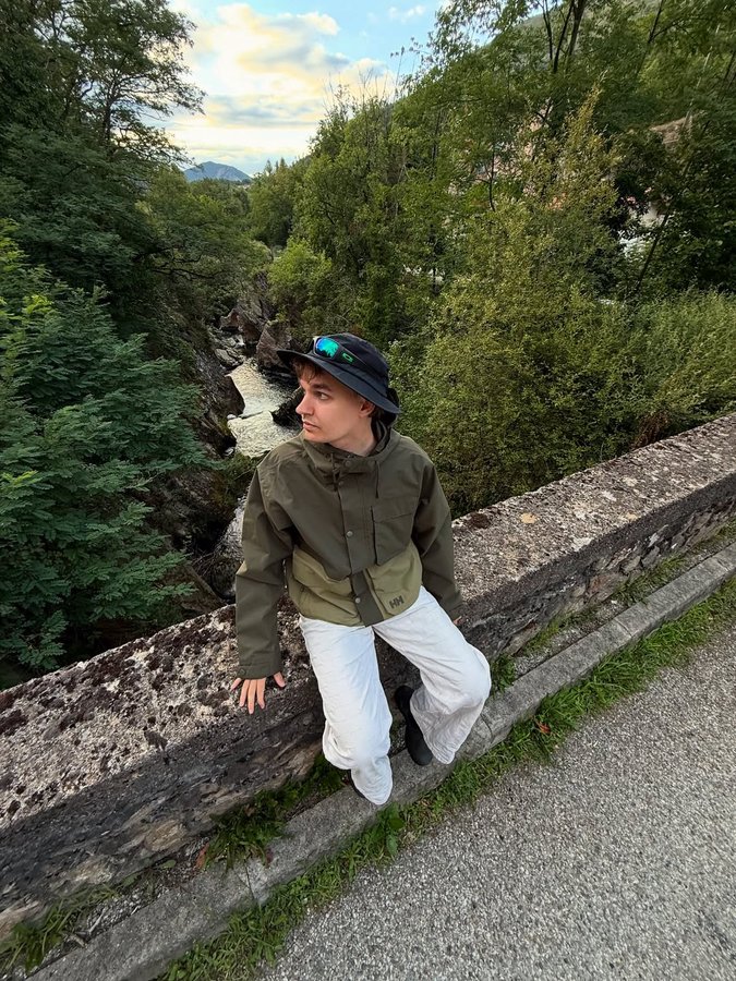 Instagram post by @noahulian for Helly Hansen. Caption reads: wearing all my @hellyhansen favourites on this....