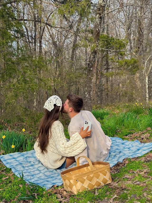 Instagram post by @rebecca.johnstonnn for CASELY. Caption reads: spring preview 🧺🌾🌸 @get.casely use code:....