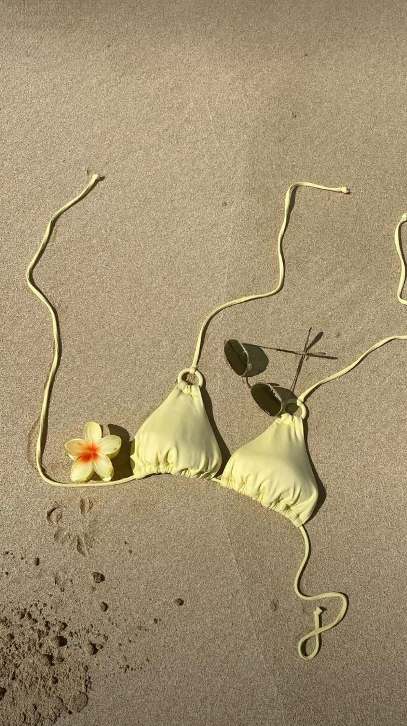 Instagram post by @moniquinton for Seamolly. Caption reads: [...] 🌸🏄🏼‍♀️🐚🫧👙

Code: mo20 //....