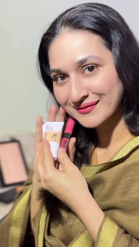 Instagram post by @glitterycosmo for Maybelline New York Pakistan. Caption reads: @maybelline_pk Lumi matte foundation is a super....