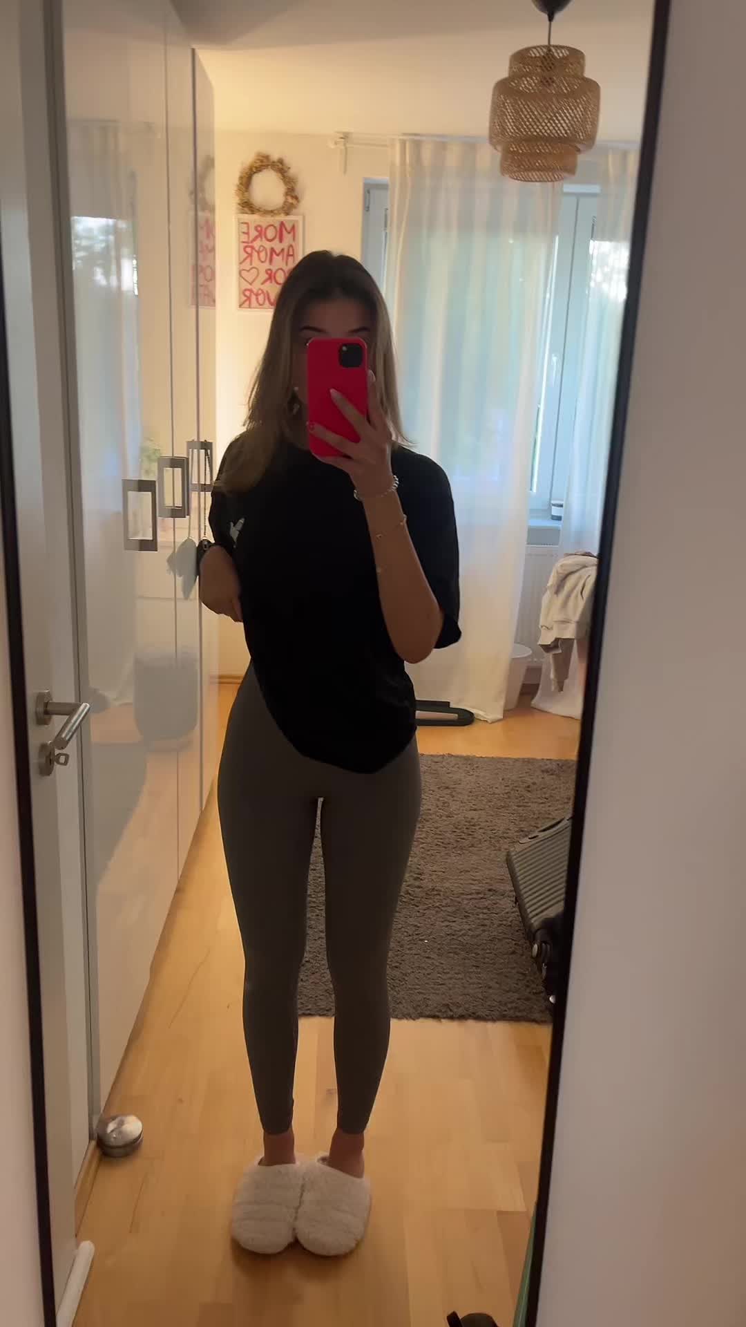 TikTok post by @lenamarie.mayr for Smilodox. Caption reads: Großer SPRING SALE bei @smilodox 35% Rabatt mit....