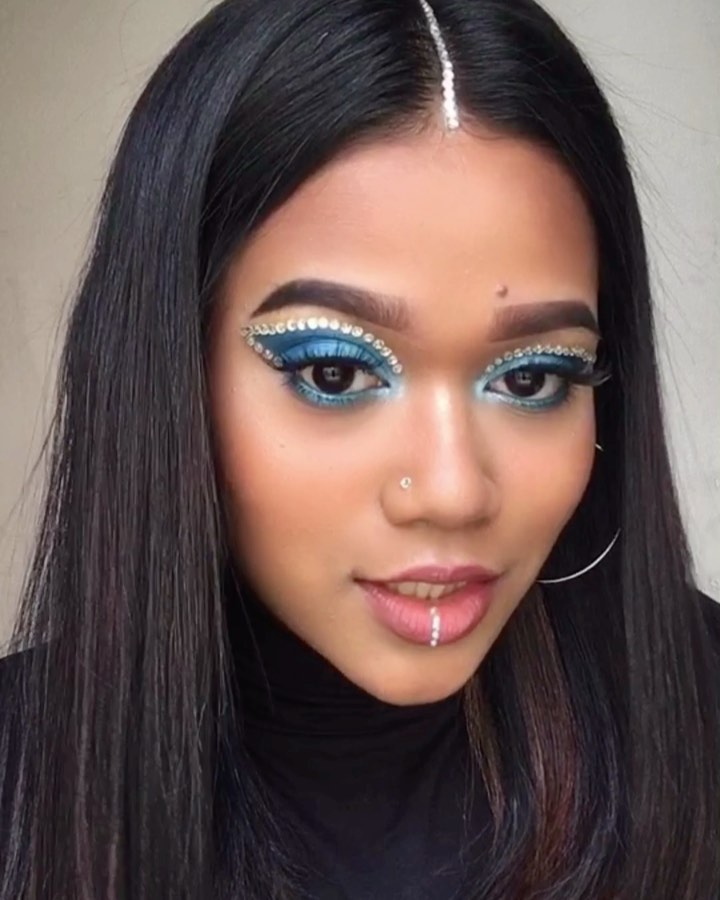 Instagram post by @isthatgina_ for DECIEM. Caption reads: Bringing back the euphoria challenge✨
Twinning w....