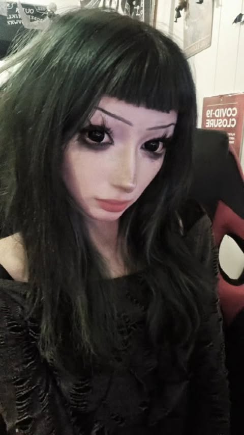 Instagram post by @gvtrvtxo for PinkyParadise. Caption reads: [...] do a look soon. Sclera lenses from....