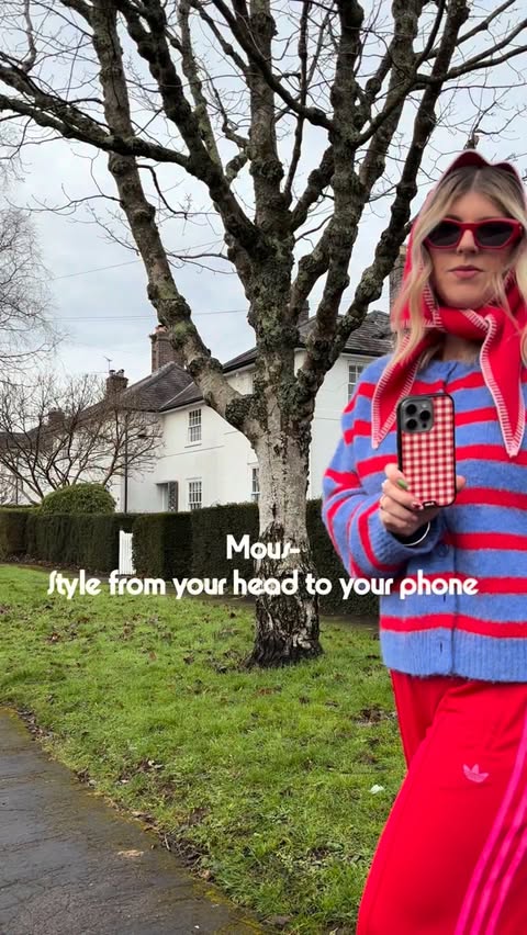 Instagram post by @jessyloulou for Mous. Caption reads: [...] of the look, don’t compromise on style,....