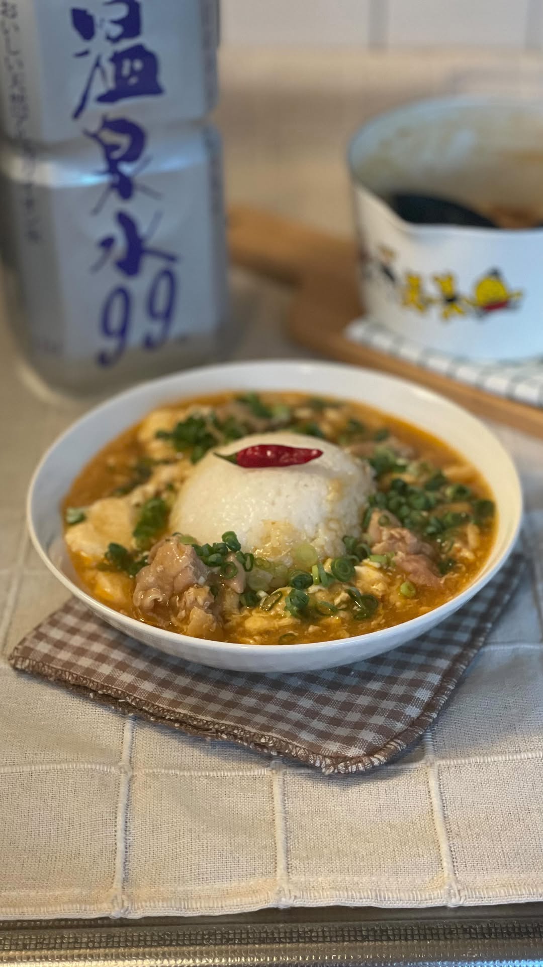 Instagram post by @hina_menu_ for 温泉水99 ミネラルウォーター. Caption reads: ←1品料理で大満足ごはん🍚🌶
スンドゥブ風クッパ(レシピ付き📖´-)

今、話題になってるこの....