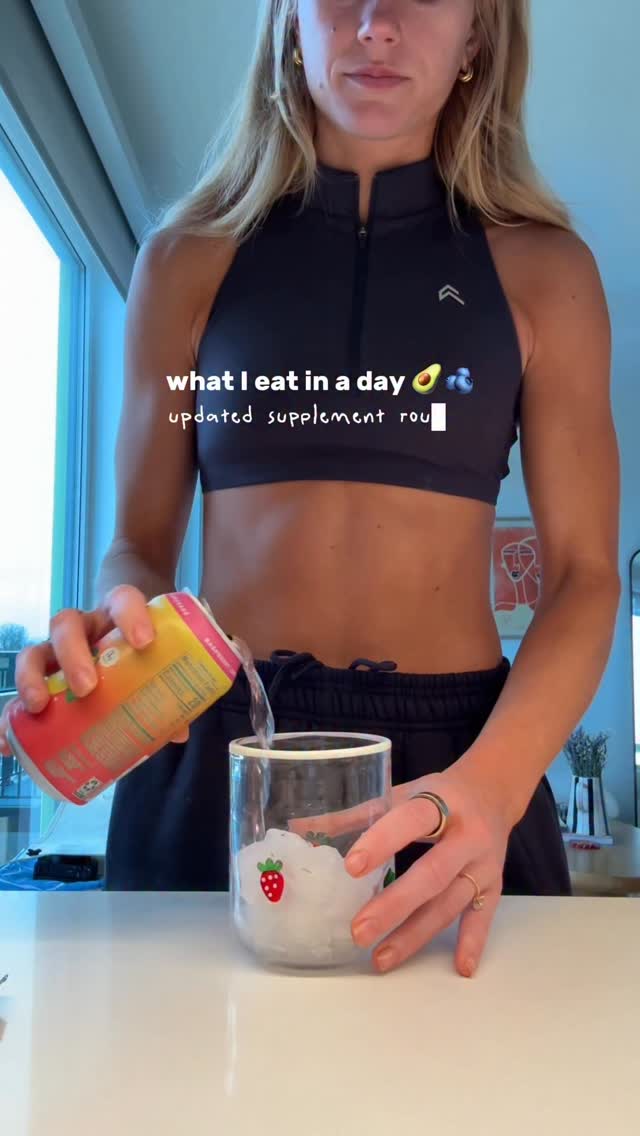 Instagram post by @domorewithlaur for MaryRuth's. Caption reads: [...] #whatieatinaday #highproteinmeals....