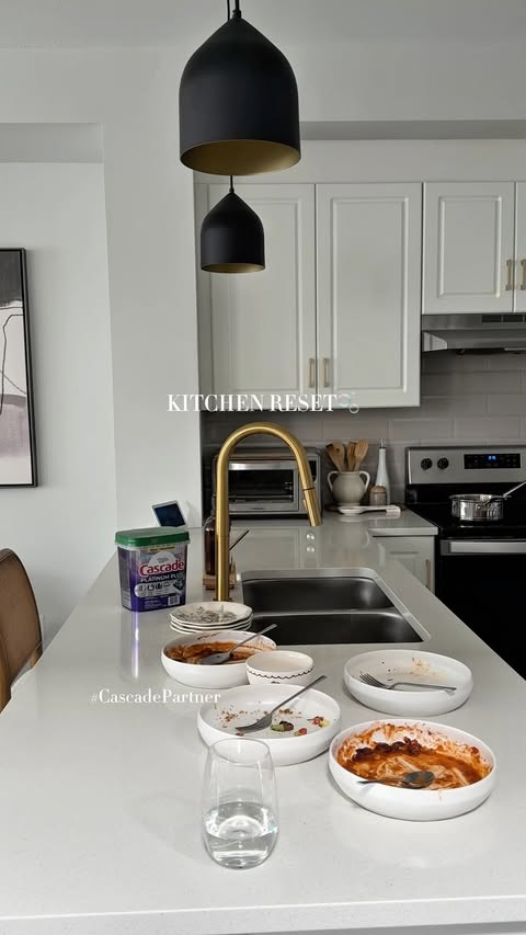 Instagram post by @stephanieejazzar for Cascade. Caption reads: #CascadePartner Kitchen resets have been a lot....