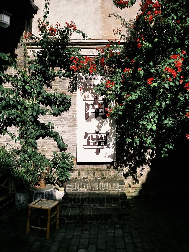 Instagram post by @miki_tew for Fly AirAsia. Caption reads: ✨南寧

@flyairasia 
#airasiastarguide [...].