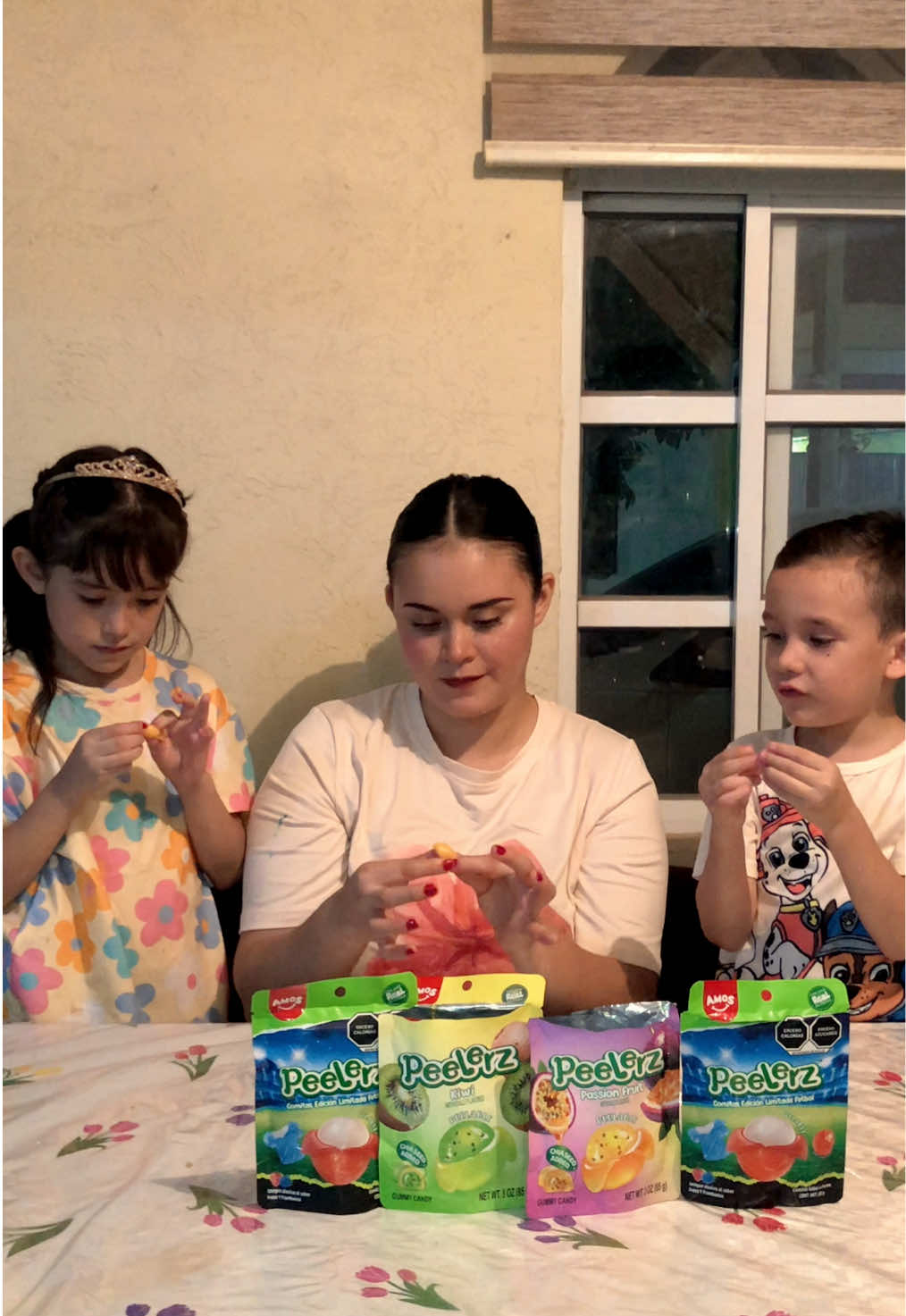 TikTok post by @valeaguirree13 for Amos Sweets. Caption reads: @Amossweets.MX #publicidad #gomitas #familia [...].