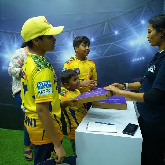 Instagram post by @chennaiipl for FedEx. Caption reads: [...] weight of these boxes? 😉 #WhistlePodu....