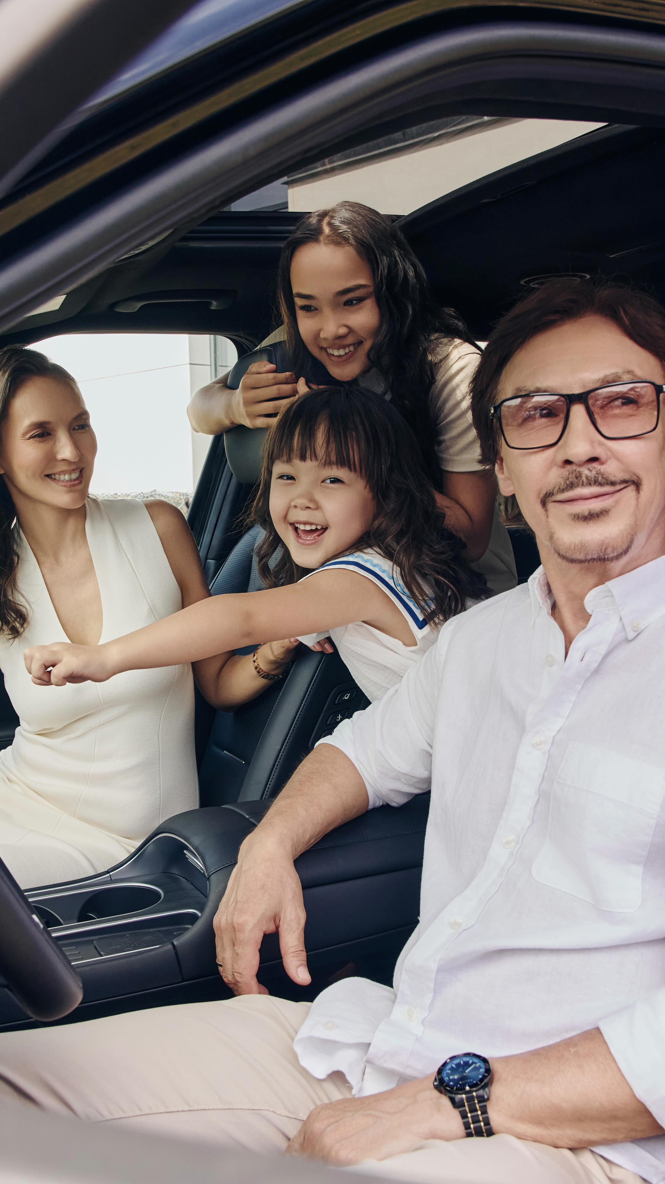 Instagram post by @zhan_baizhanbayev for Hyundai. Caption reads: Давайте узнаем, какой он вне кадра 🎬
Жан....