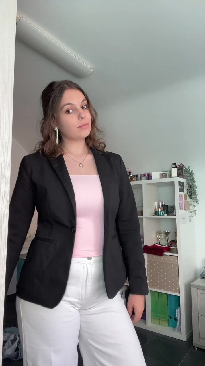 TikTok post by @ilanacr09 for SUUKSESS. Caption reads: Ad / @SUUKSESS gebruik de kortingscode:MOJ5 (40%....