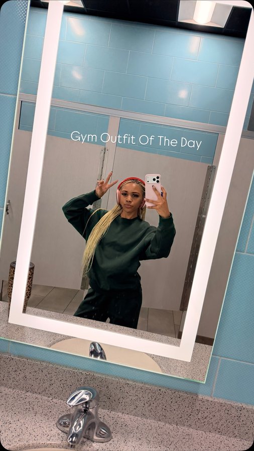 Instagram post by @lalalindseay_ for Fabletics. Caption reads: Love me a good two piece set 💚
Set from....