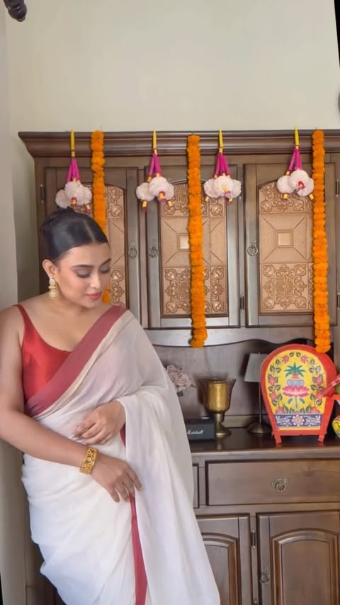 Instagram post by @alluring_udita for Quaker Oats. Caption reads: #ad Festive, but make it mindful ✨ Because balance....