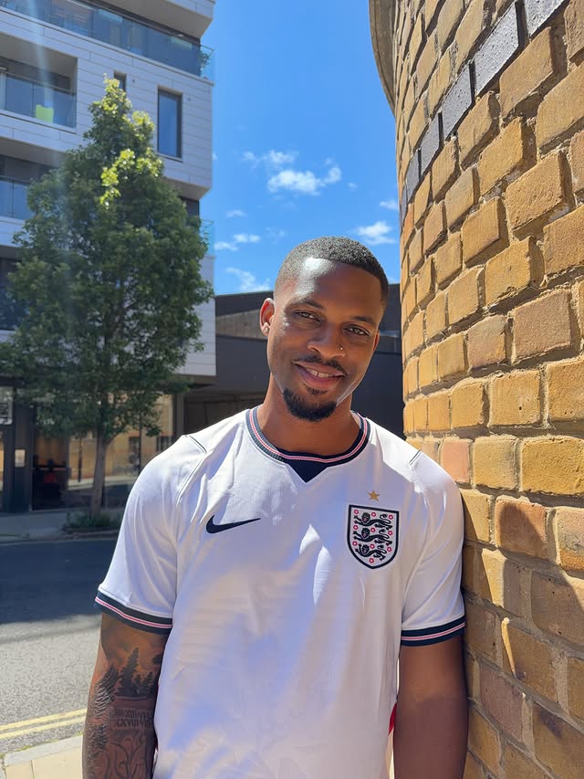 Instagram post by @foodyfella_ for Foot Locker. Caption reads: [...] latest England kit & fresh P6000 from....