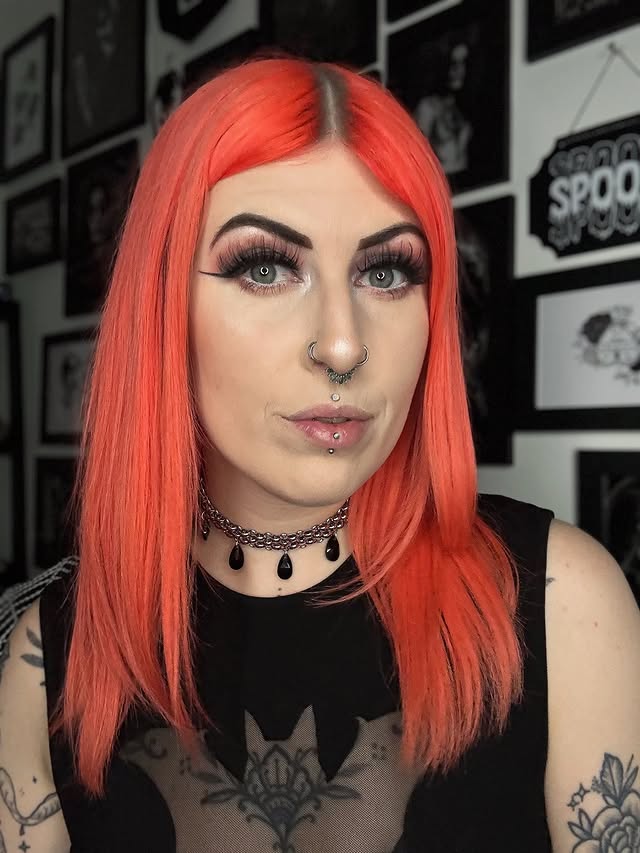 Instagram post by an influencer for Chokers. Caption reads: [...] Choker is kindly gifted by @chokers.co.uk 🖤....