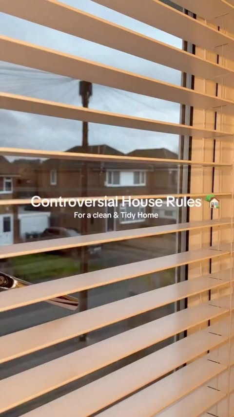 Instagram post by @kayemarie.x for Unilever. Caption reads: [...] @sharkhomeuk @unilever.