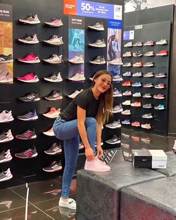 Instagram post by @gloriamurillomx for Innova Sport. Caption reads: Par para tu par 👟+👟😍
En @innovasport tienen el....