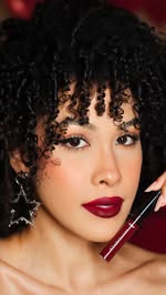 Instagram post by @yildaoficial for Cyzone. Caption reads: [...] la música latina junto a mi familia de....