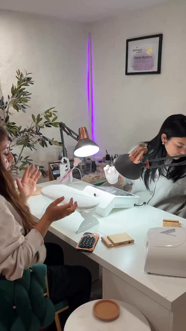 Instagram post by @nailsby_elyg for VBeautyPure. Caption reads: Productos by @vbeautypure Code:Ely10 
#uñas #fyp....