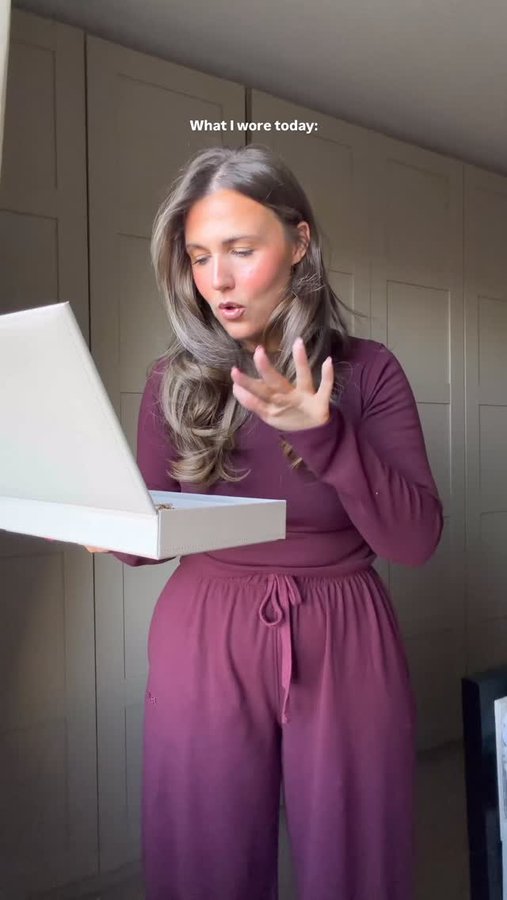 Instagram post by @sofynicoledobson for Boohoo. Caption reads: Gold jewellery is the spice to any outfit....